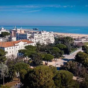 https://residenza-parco-fellini.riccione-hotels.org